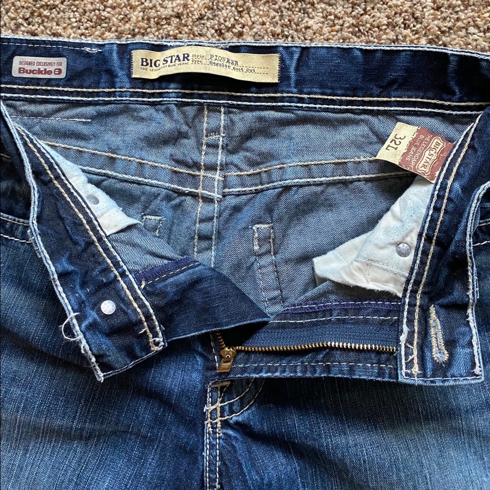 Big Star Pioneer Bootcut Jeans (size 32L)